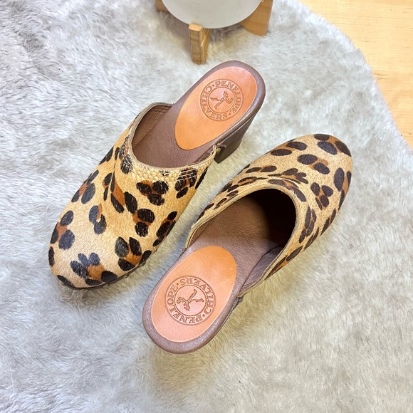 *Penelope Chilvers  | Leopard Print Pony Mid Heel Clogs from Anthropologie Sz 6 - Picture 8 of 15